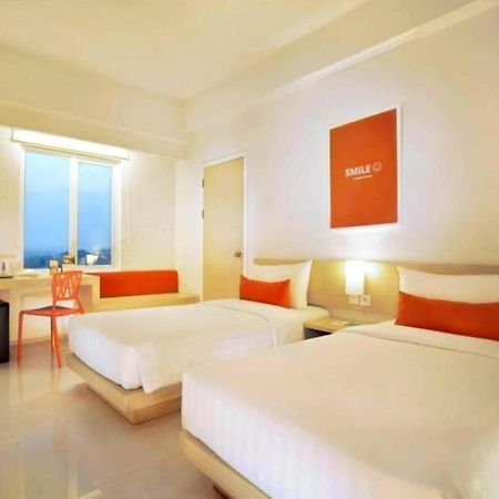 Hotel Zuri Express Lippo Cikarang à Bekasi Extérieur photo