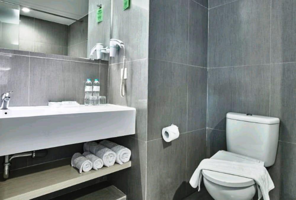 Hotel Zuri Express Lippo Cikarang à Bekasi Extérieur photo