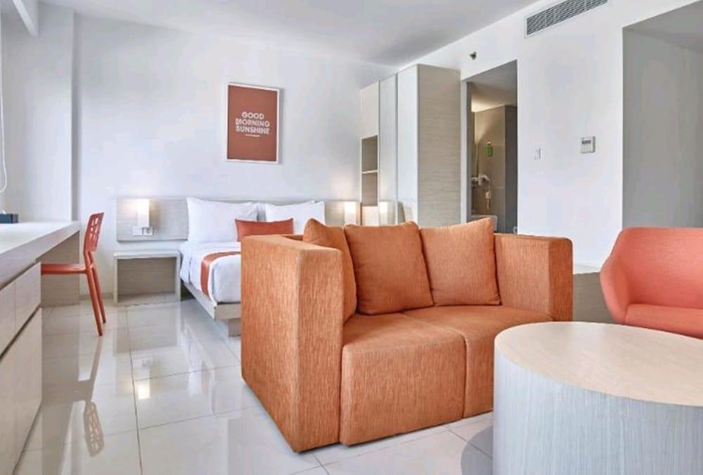 Hotel Zuri Express Lippo Cikarang à Bekasi Extérieur photo