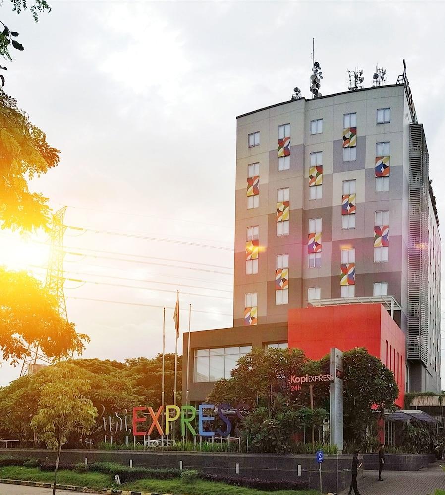 Hotel Zuri Express Lippo Cikarang à Bekasi Extérieur photo