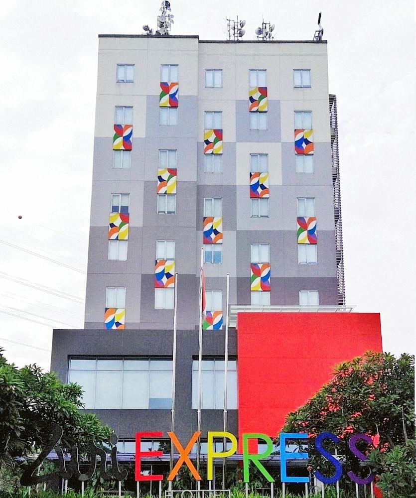 Hotel Zuri Express Lippo Cikarang à Bekasi Extérieur photo