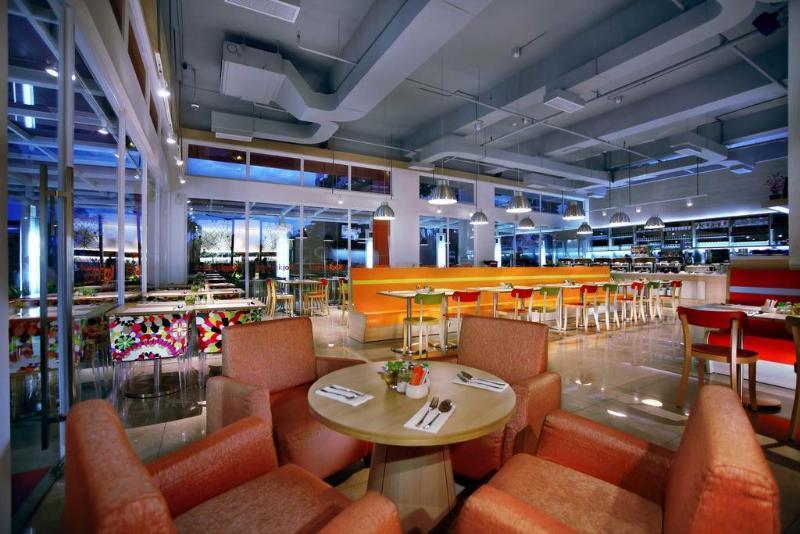 Hotel Zuri Express Lippo Cikarang à Bekasi Extérieur photo