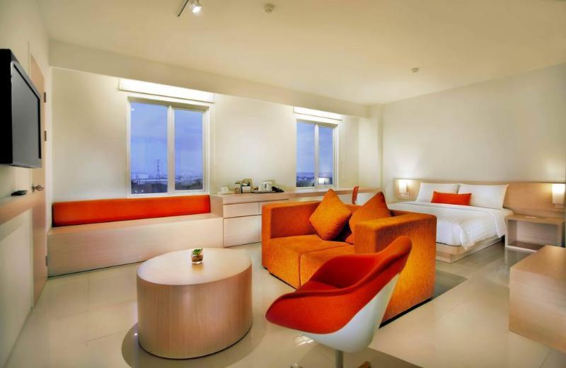 Hotel Zuri Express Lippo Cikarang à Bekasi Extérieur photo