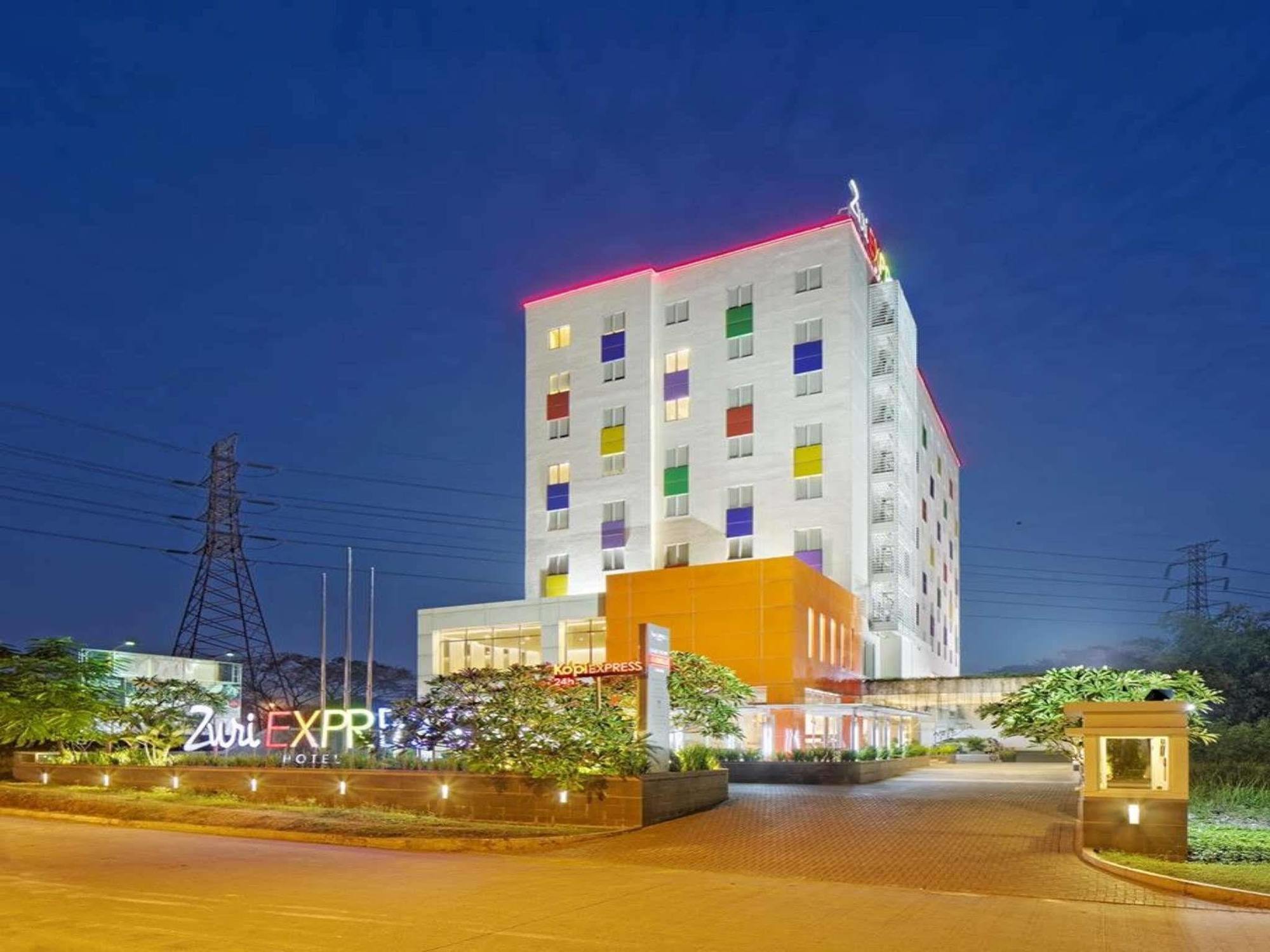 Hotel Zuri Express Lippo Cikarang à Bekasi Extérieur photo
