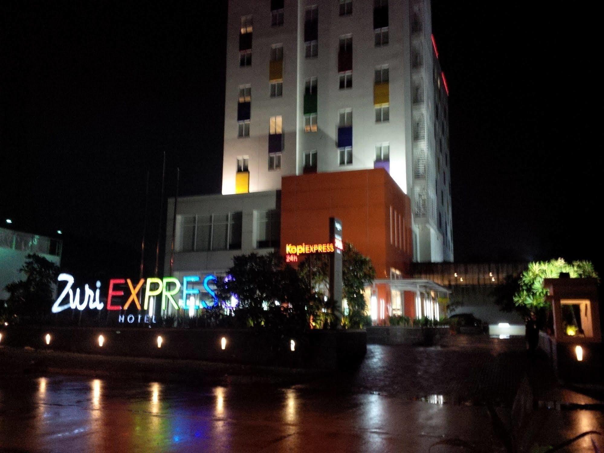 Hotel Zuri Express Lippo Cikarang à Bekasi Extérieur photo