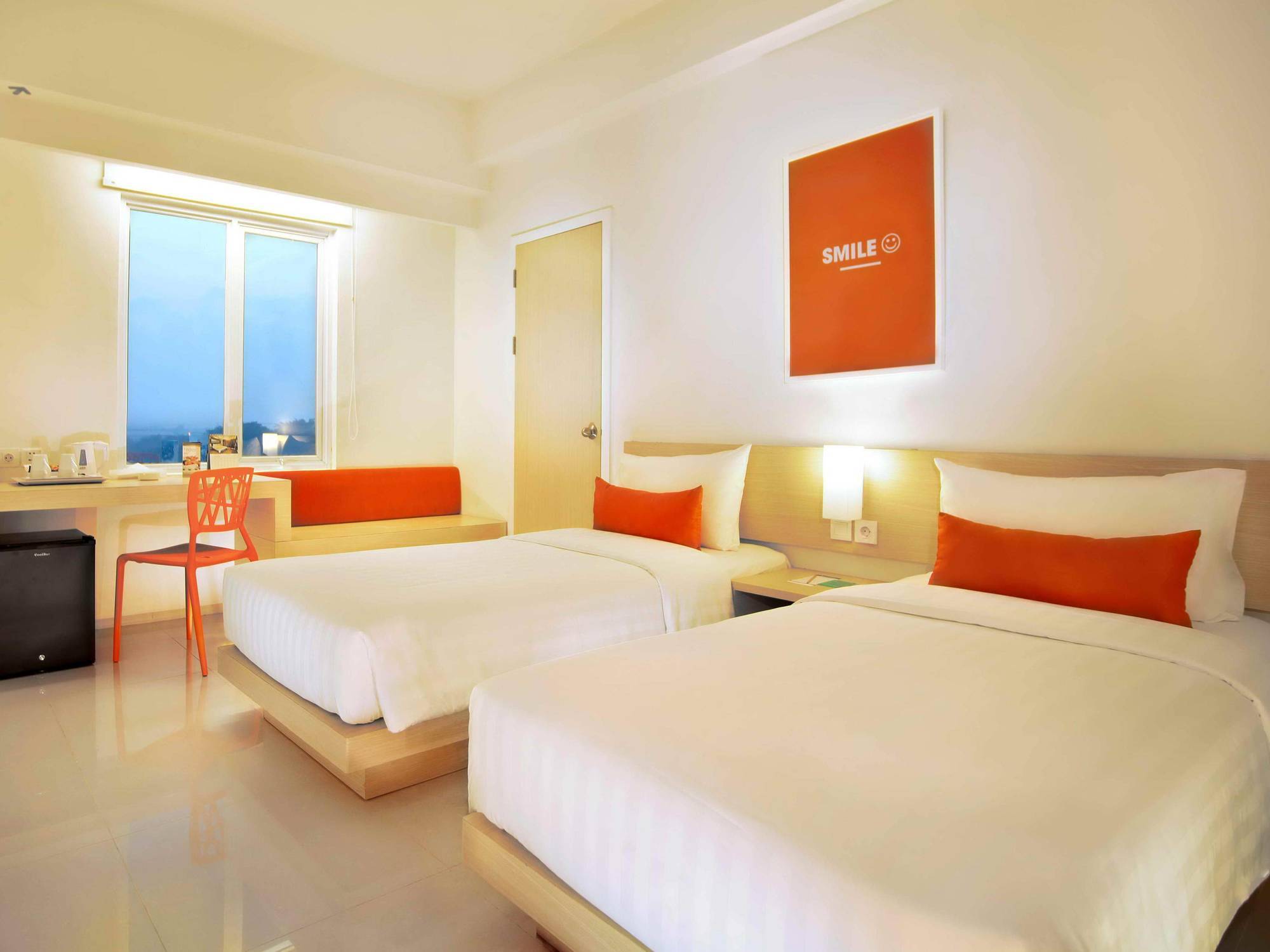 Hotel Zuri Express Lippo Cikarang à Bekasi Extérieur photo